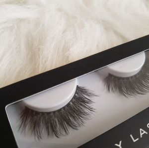 LillyLashes in style "Dallas"